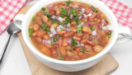 Simple Slow Cooker Pinto Beans and Ham