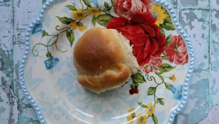 Amish Butter and Egg Dinner Rolls